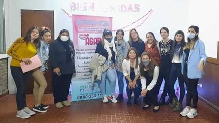 Agape Lomas ayuda desinteresadamente: ya colaboraron con 35 embarazadas y madres recientes.