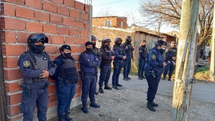 Se encuentra detenido acusado de robo armado y portación de arma.