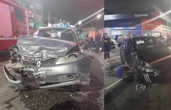 Así quedaron los autos tras el violento impacto.