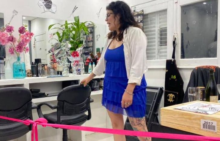 En el día de la inauguración de su local.