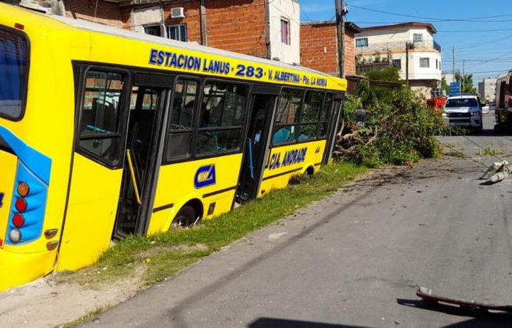 Tres personas fueron trasladadas al hospital.