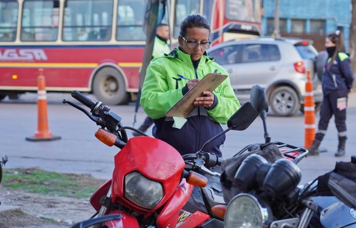 Operativo de control en el barrio San José de Temperley.