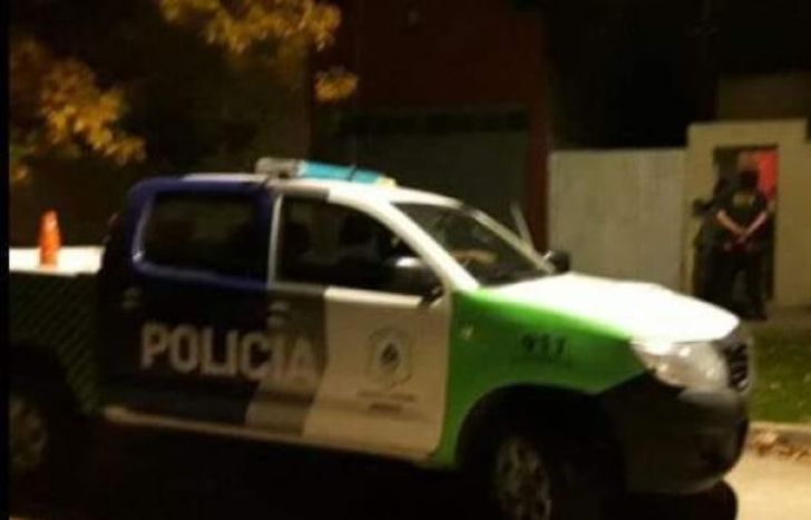 El agente se quebró cuando fue a hacer la denuncia, junto a los papás de la joven.
