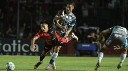 Marcos Arturia se lleva todo por delante.