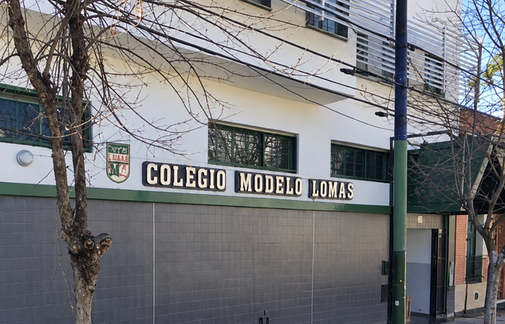 Sigue el escándalo en el Colegio Modelo Lomas.