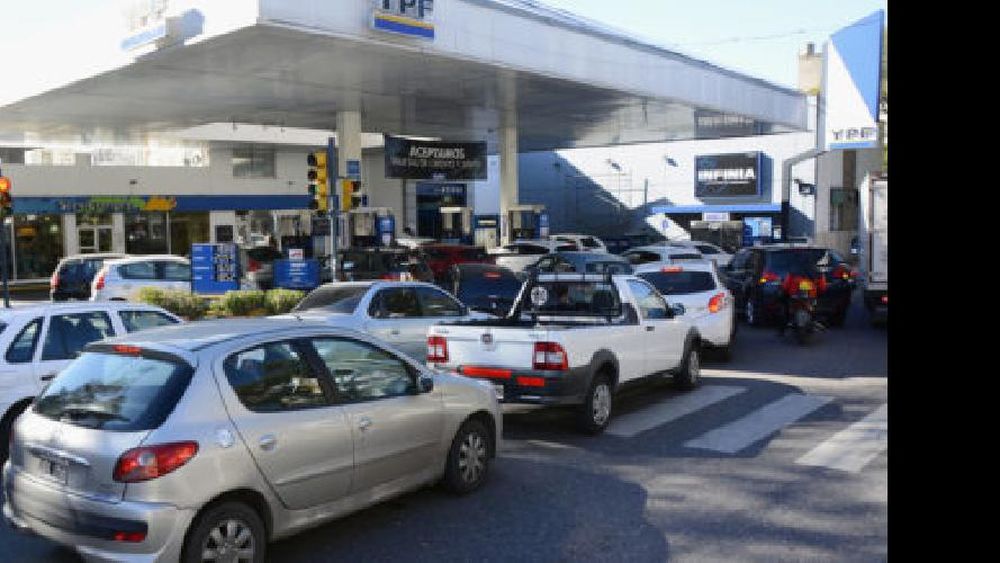 YPF se subió a la ola de aumentos y ajustó sus precios un 2%