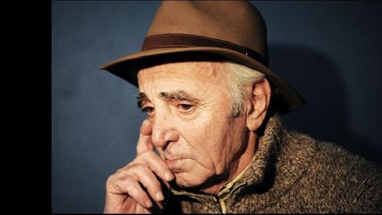 Nació en París por azar el 22 de mayo de 1924 como Shahnourh Varinag Aznavourian, su verdadero nombre, en el armenio de su familia.