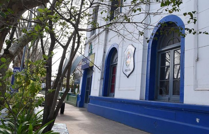 La familia del hombre que intentó quitarse la vida se presentó en la Comisaría 3° de Lomas.