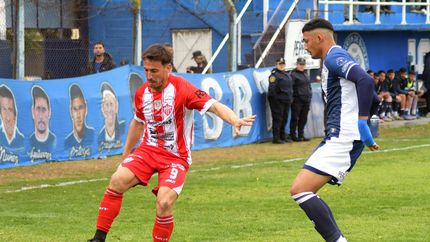 Ignacio Colombini abrió el marcador para Talleres de Escalada. Ignacio Colombini abrió el marcador para Talleres de Escalada.