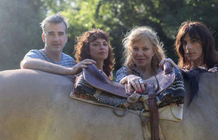 Cecilia Roth y elenco.