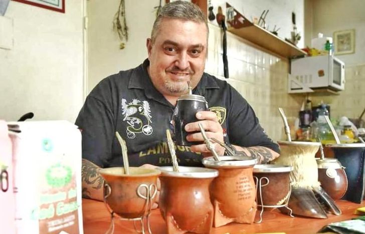 El mate, infaltable compañero de Maxi.