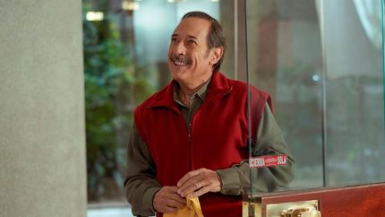 El actor es un intrometido portero.