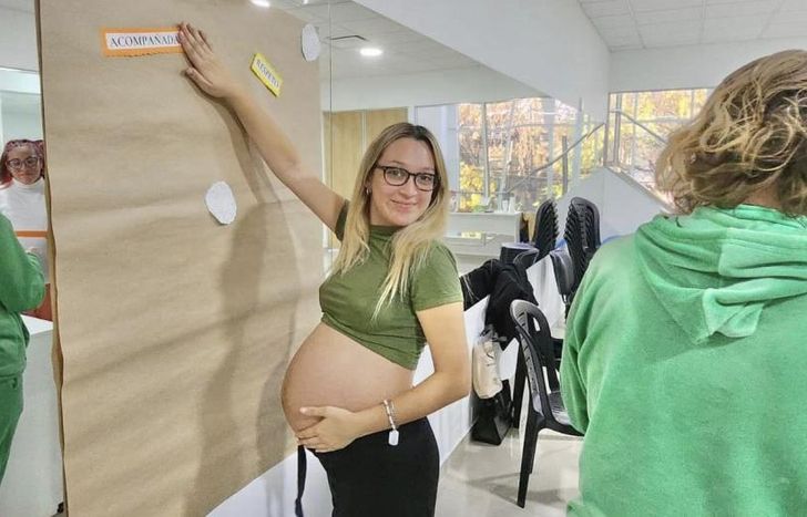 Abordan los derechos de las personas gestantes y la salud mental.