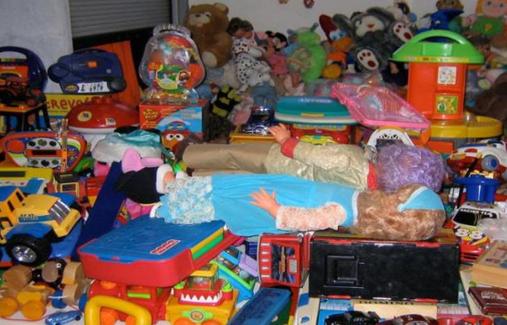 Reciben donaciones de juguetes y golosinas.