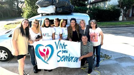 Festejo doble en Banfield por los tres años de la Fundación Vivir para Sembrar y los 20 aniversario de Los Charros junto a la voz de Darío Chiarini. Festejo doble en Banfield por los tres años de la Fundación Vivir para Sembrar y los 20 aniversario de Los Charros junto a la voz de Darío Chiarini.