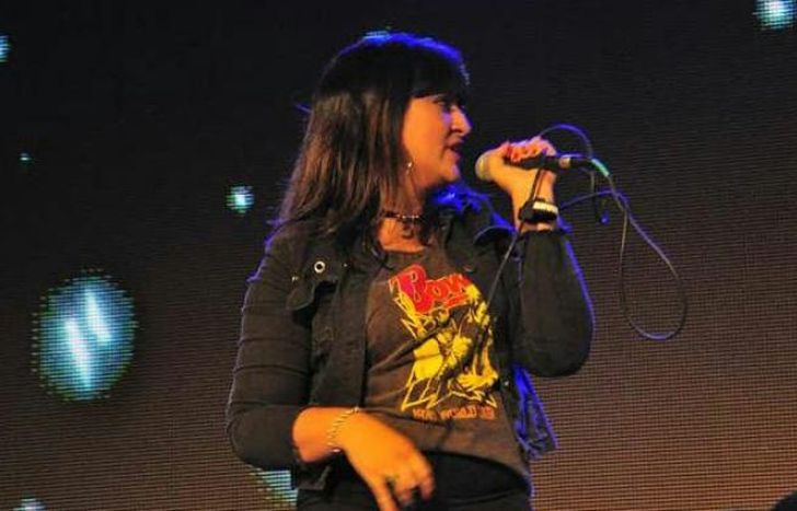 Flor Alonzo, cantante de la banda.