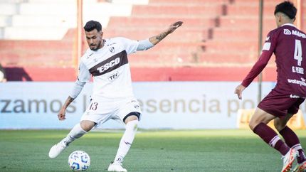 Vázquez lanza ante Gonzalo Pérez.