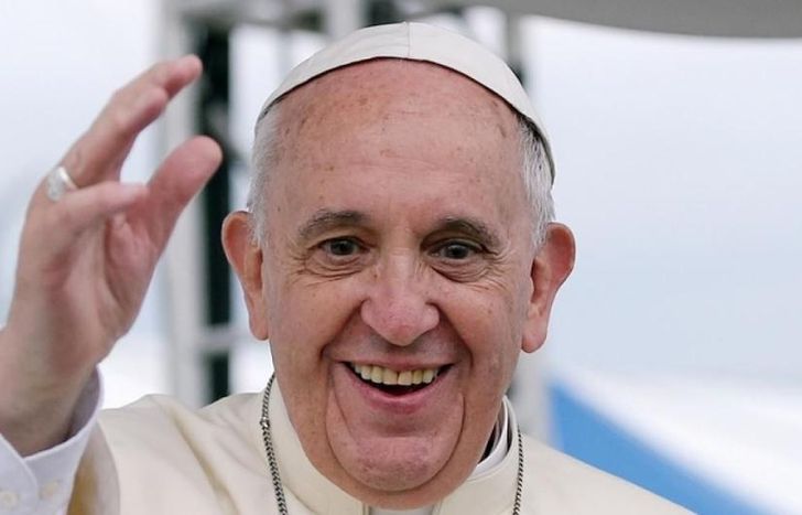 El papa Francisco se recupera de su operación en el abdomen.