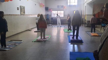 Este jueves arrancan las clases de yoga gratuitas en Díaz Vélez 76, Lomas.