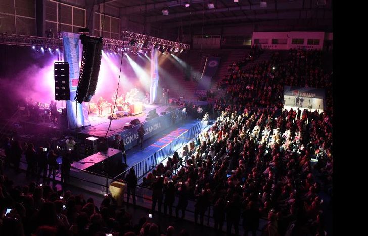 Un recital repleto de docentes.