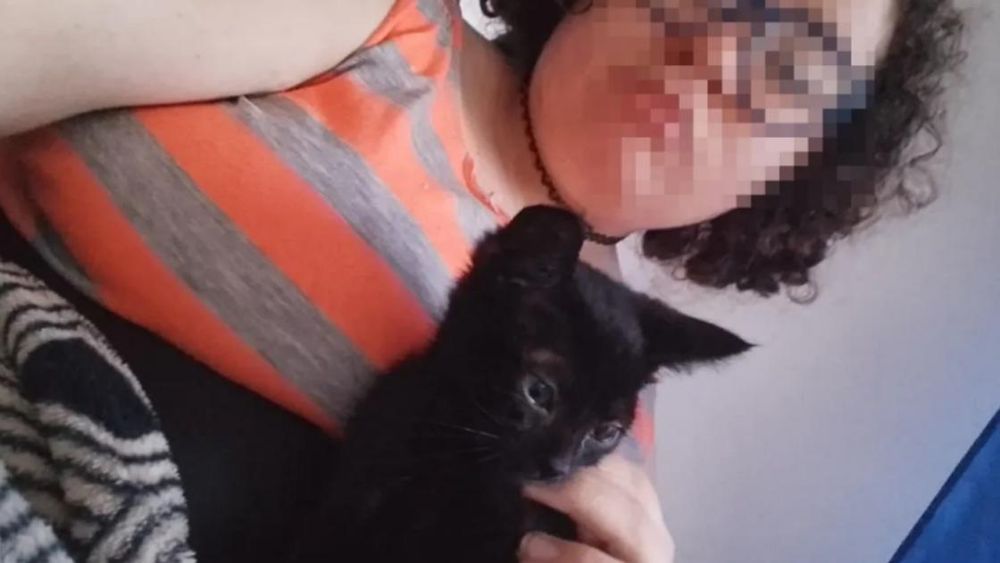 La joven acusada de mutilar animales junto a su familia.