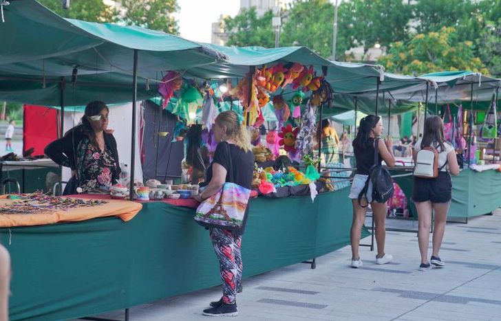 La Feria Artesanal de Lomas tiene más de 60 stands en la Grigera.