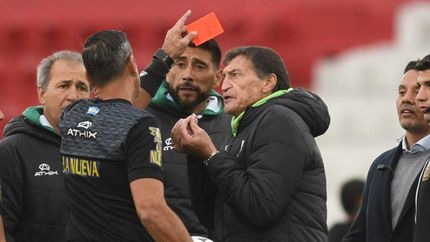 Falcioni fue expulsado ante Barracas Central.