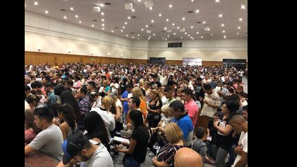 El aceite fue traído desde Israel por los obispos de la Iglesia Universal.