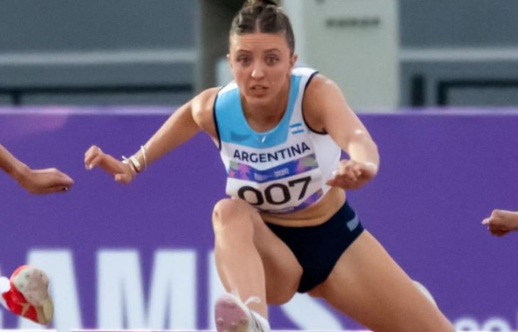 Helen terminó tercera en su serie y mañana va por la medalla.