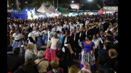 miles de vecinos disfrutaron del pericon nacional en la grigera miles de vecinos disfrutaron del pericon nacional en la grigera