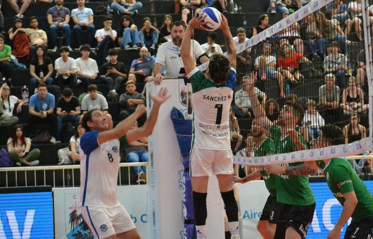 Policial se lo llevó en sets corridos.