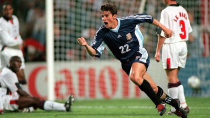 Jugada preparada de tiro libre y golazo de Javier Zanetti.