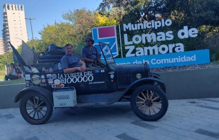Los conductores del Ford T pasaron por Lomas.