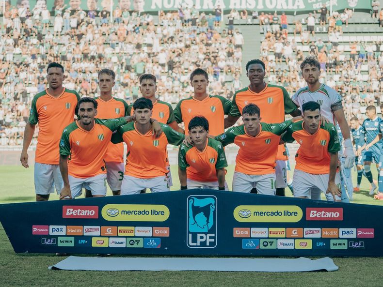 Banfield con la casaca naranja. Banfield con la casaca naranja.