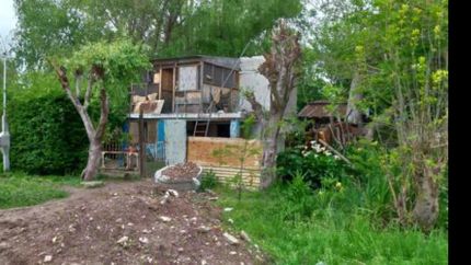 La vivienda fue atacada por los vecinos de la zona.