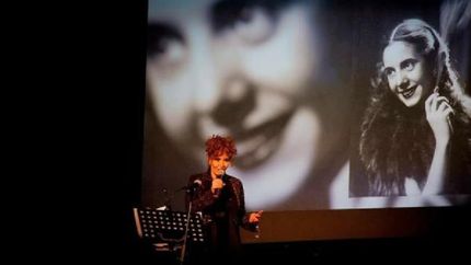 esther goris homenajea a evita en el teatro greison