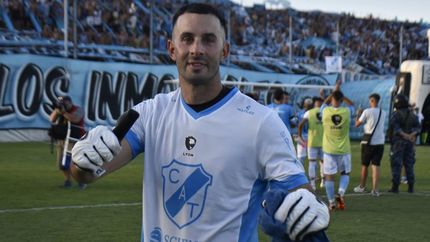 El arquero de Temperley destacó el primer partido de local en el estadio Alfredo Beranger.