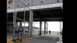 El Gobierno sugirió liberar a 500 presos para hacer lugar en las cárceles