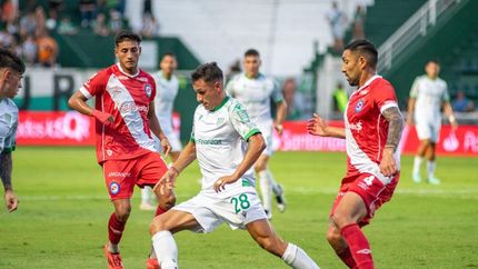 Marcos Arturia se fue de Banfield al fútbol chileno. Marcos Arturia se fue de Banfield al fútbol chileno.