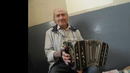 Rubén, una vida dedicada al ferrocarril y al bandoneón