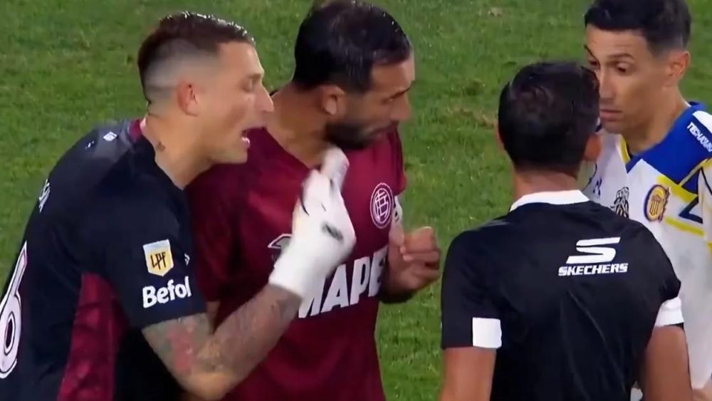 El gesto de Di María y el reclamo de todo Lanús contra Merlos.