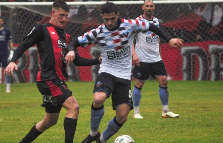 El Tricolor, por tres puntos de oro.