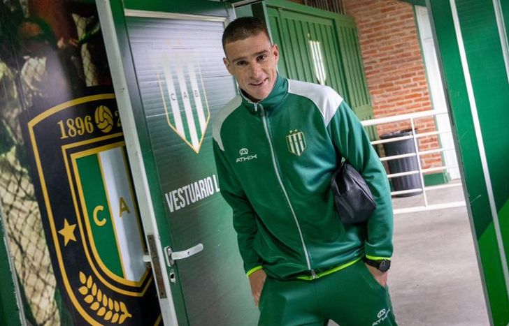 Alejandro Cabrera sufrió una grave lesión y será baja en Banfield