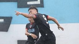 Brown de Adrogué en un partido dífil en Jujuy.