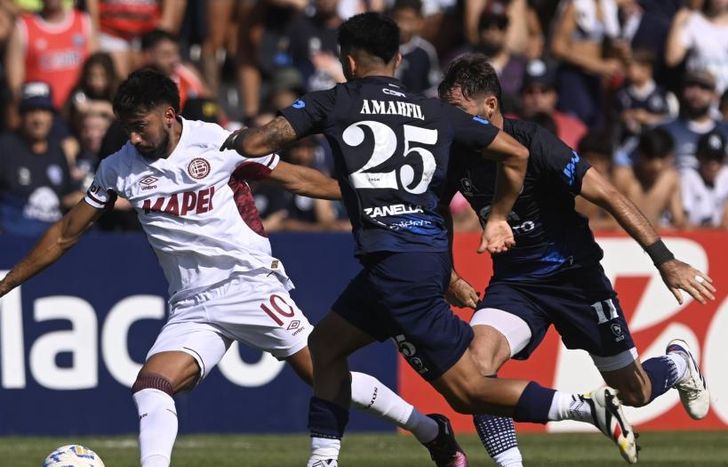 Moreno conduce un ataque de Lanús.