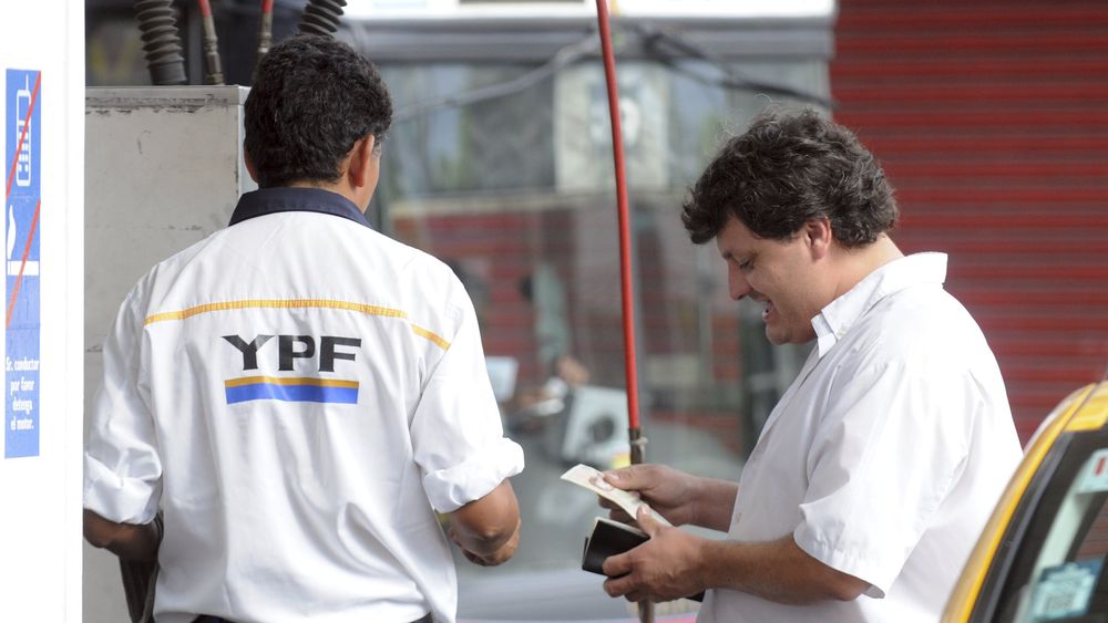Los aumentos quedaron exhibidos en los surtidores de las estaciones de servicio de Argentina Los aumentos quedaron exhibidos en los surtidores de las estaciones de servicio de Argentina