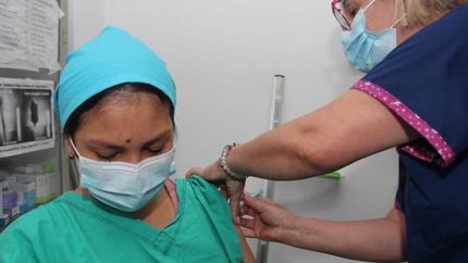 Vacunarán a todo el personal del Hospital Llavallol.