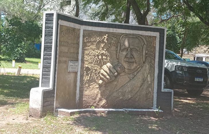 A 102 años de su nacimiento un mural en el Parque de Lomas rescata su historia.