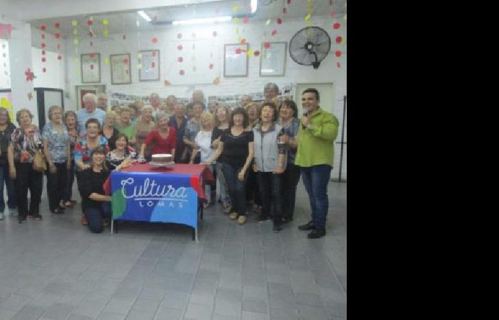 Para unir a los adultos mayores en una jornada dinámica y muy divertida.