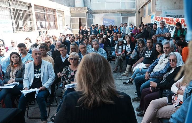 Más de 300 personas estuvieron en la histórica sesión.